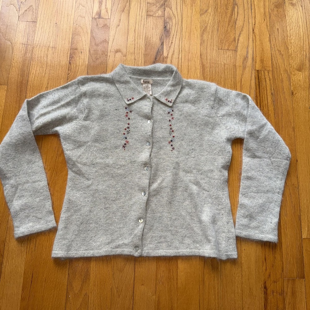 Lucie Sweater L Gray Angora Lambswool Embroidered Button Front‎ Floral Cardigan